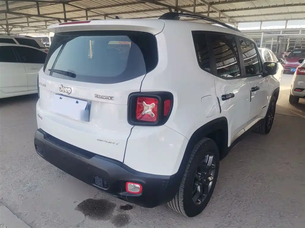 Jeep Renegade 2017 — фото 23