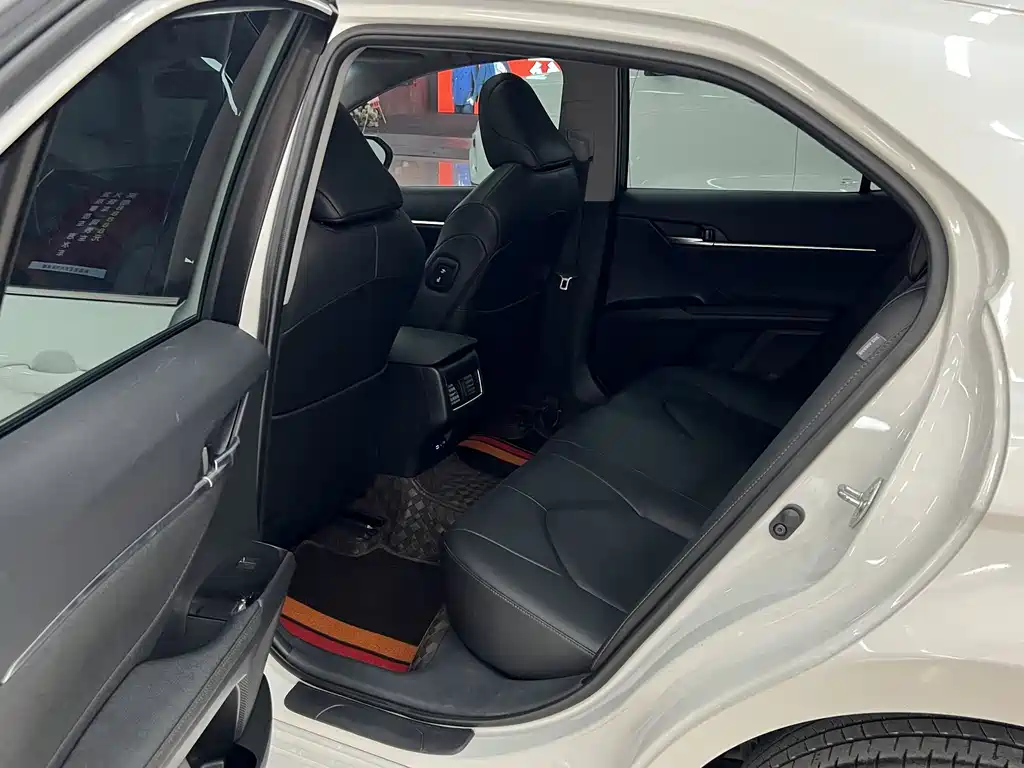 Toyota Camry 2024 — фото 10