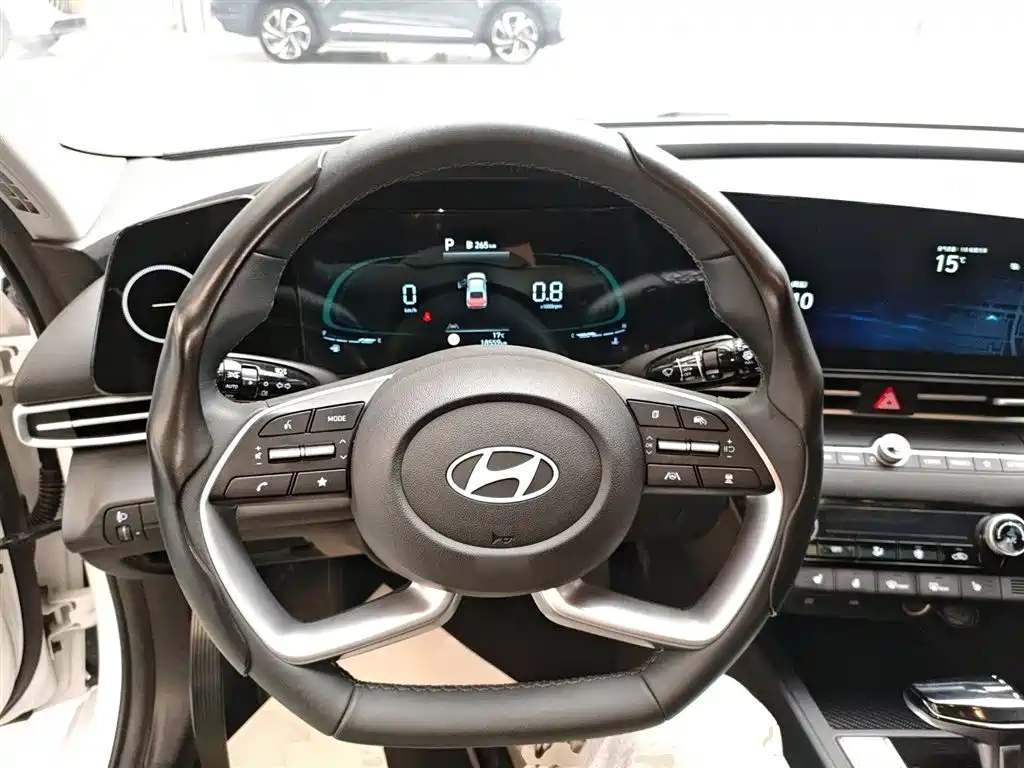 Hyundai Elantra 2024 — фото 3