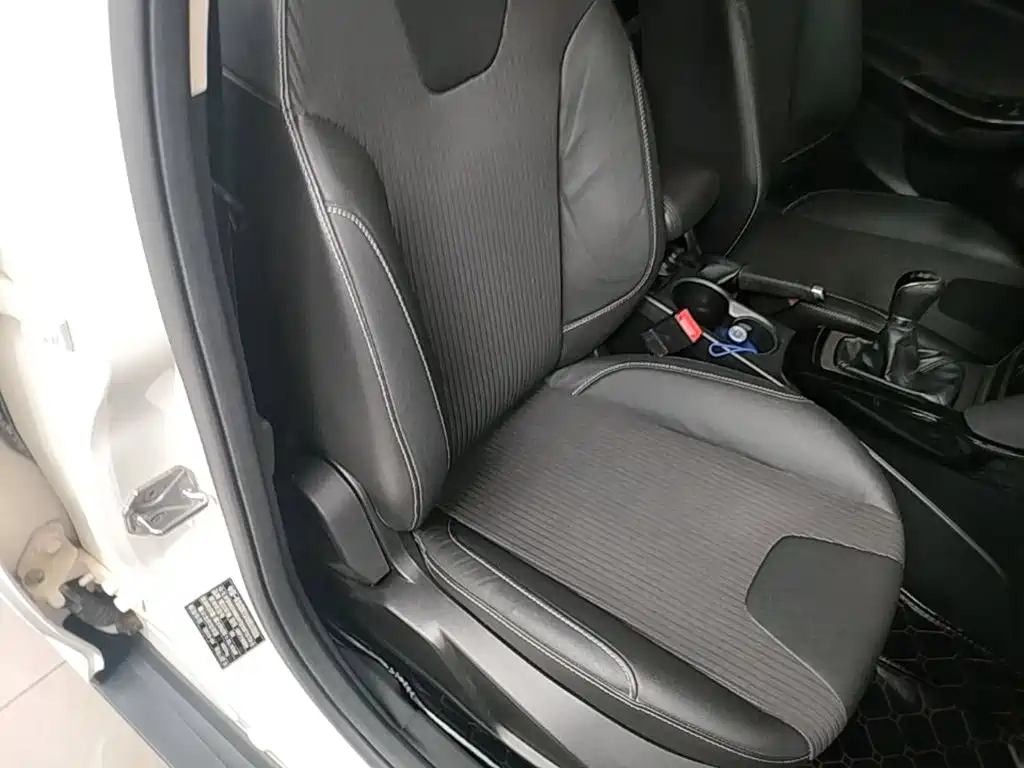 Ford Focus 2015 — фото 25