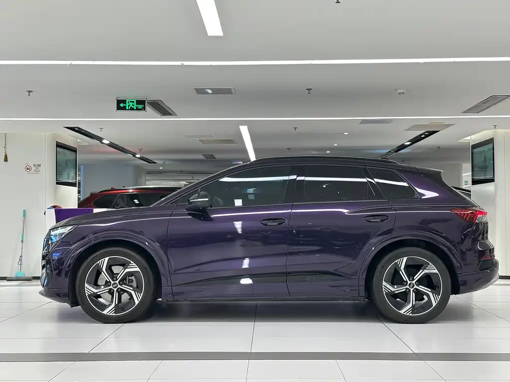 Audi Q4 e-tron 2022 — фото 4