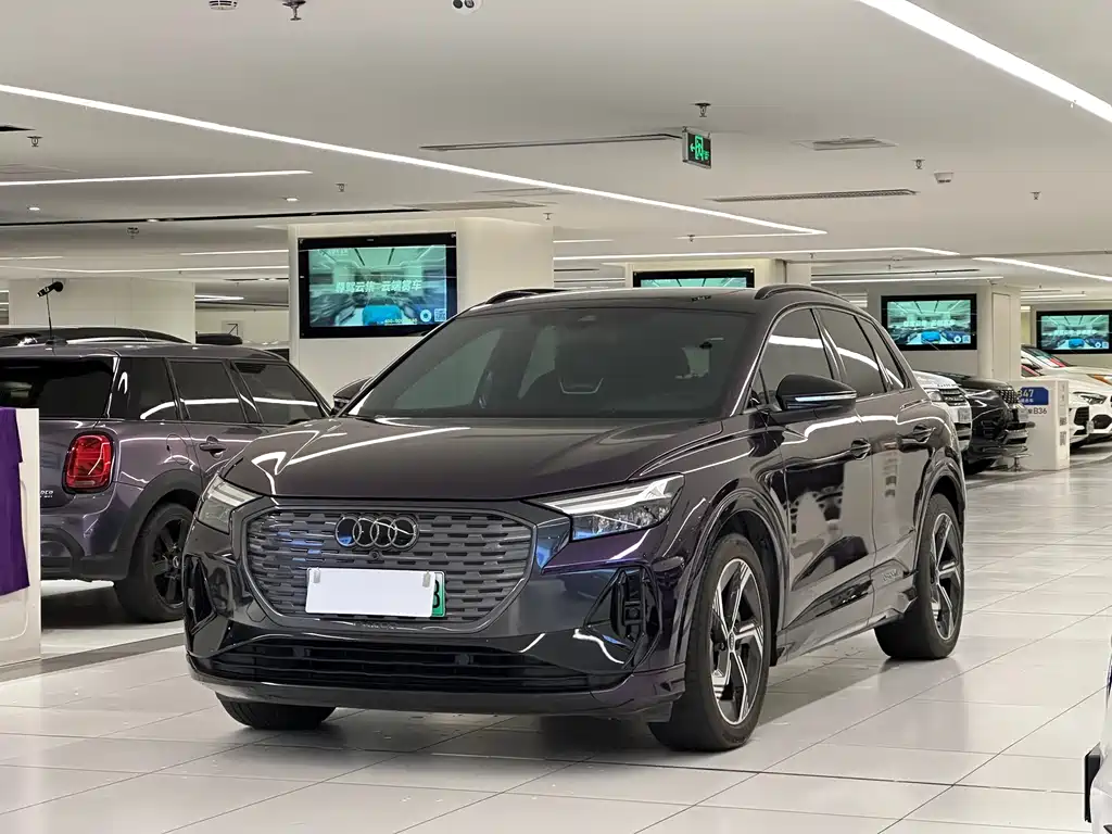 Audi Q4 e-tron 2022 — фото 1