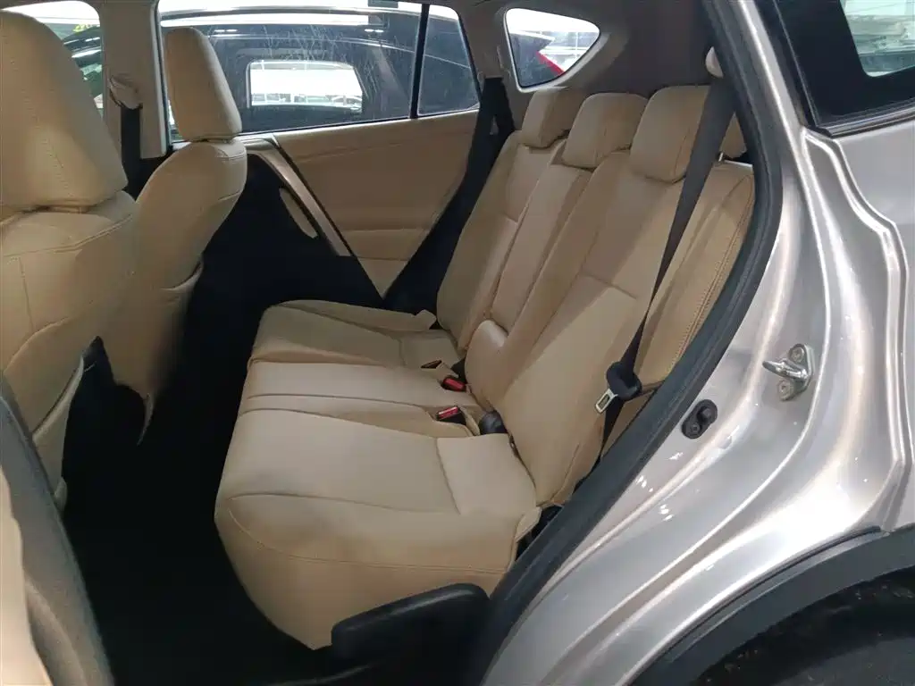 Toyota RAV4 2014 — фото 13