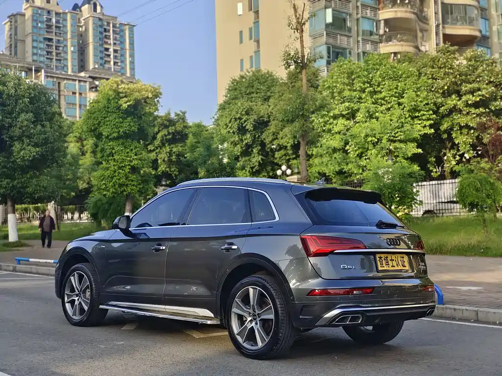 Audi Q5L 2021 — фото 30