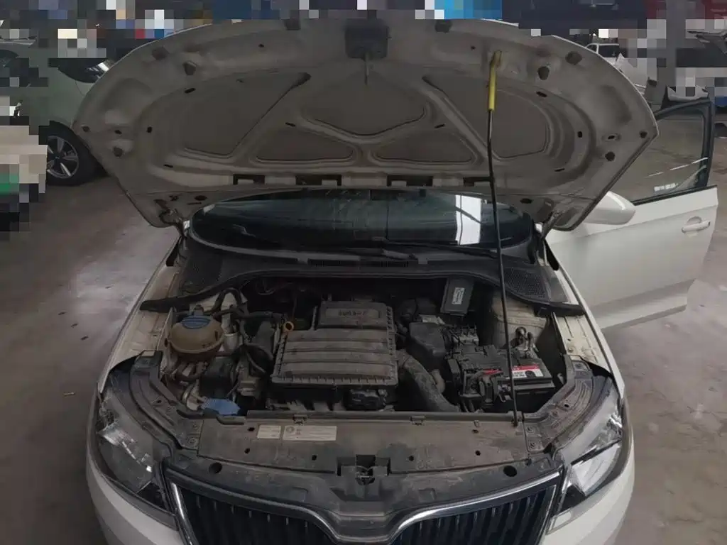 Skoda Rapid Spaceback 2015 — фото 20