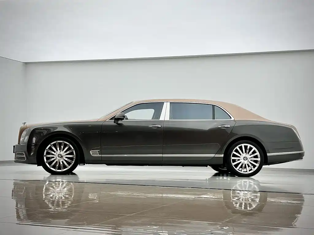 Bentley Mulsanne 2018 — фото 13