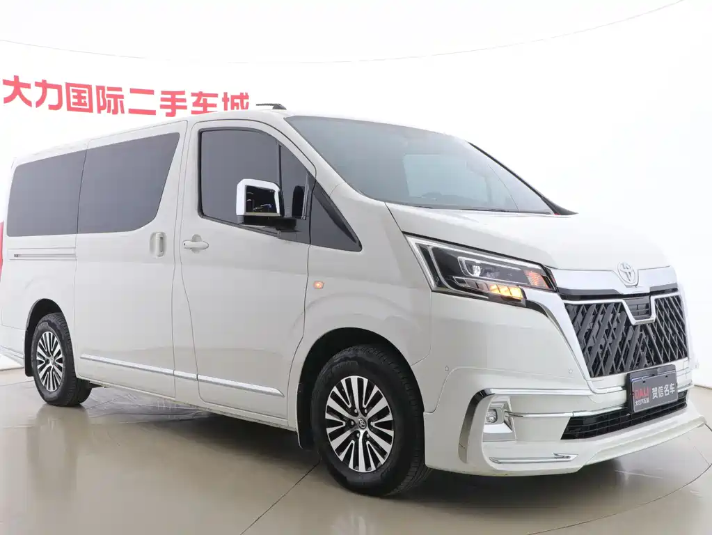 Toyota Hiace 2023 — фото 3