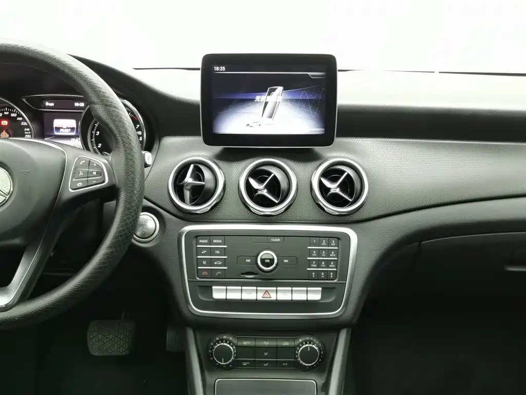 Mercedes-Benz GLA 2018 — фото 12