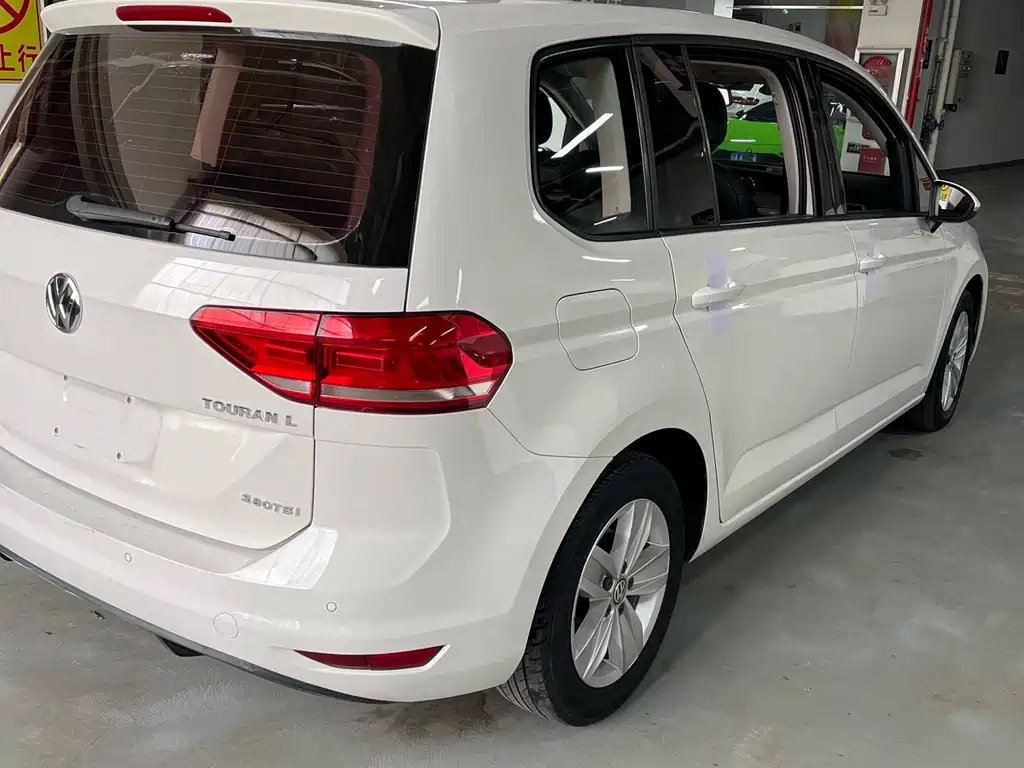 Volkswagen Touran 2018 — фото 7