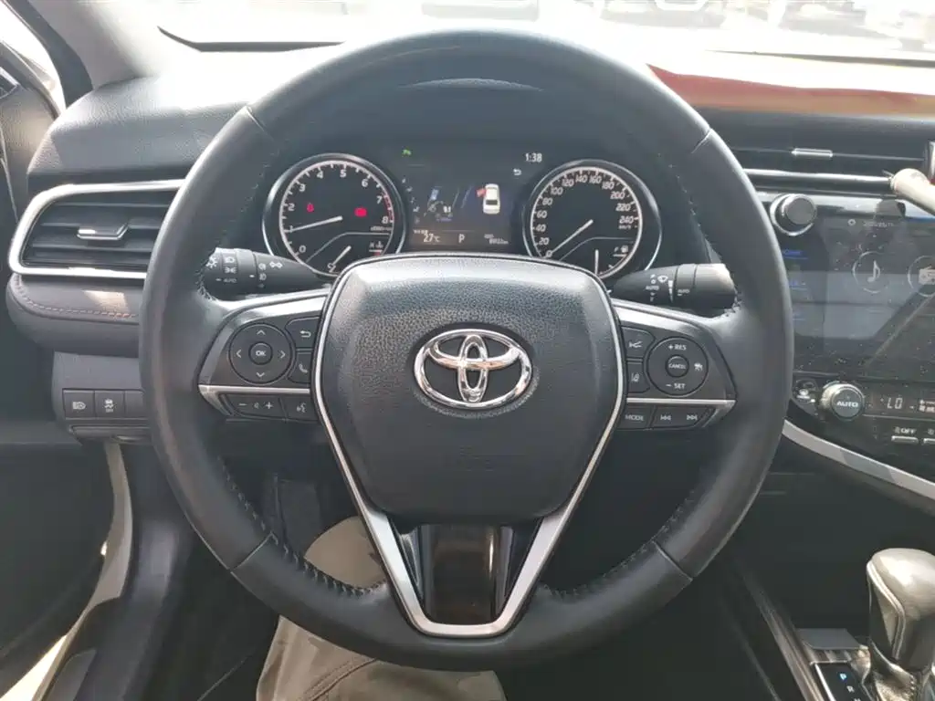 Toyota Camry 2019 — фото 10
