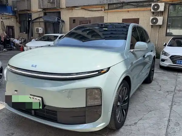 Li Auto L6 2025