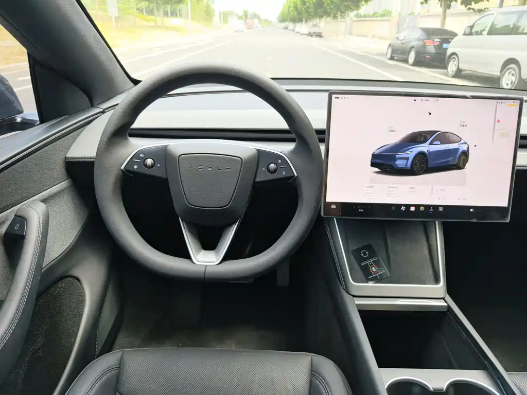 Tesla Model Y 2026 — фото 12