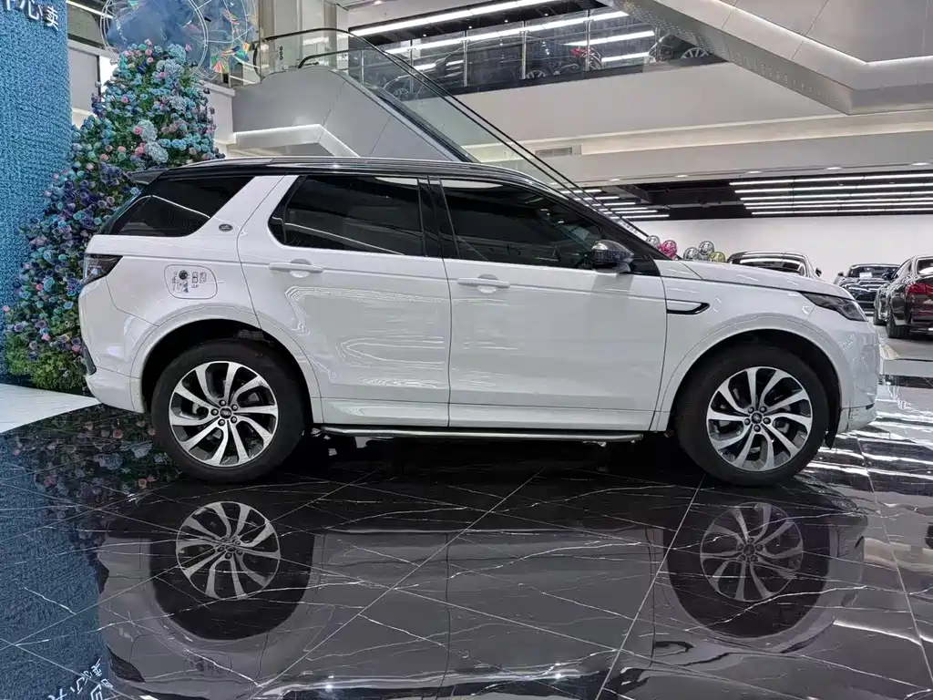 Land Rover Discovery Sport 2023 — фото 4