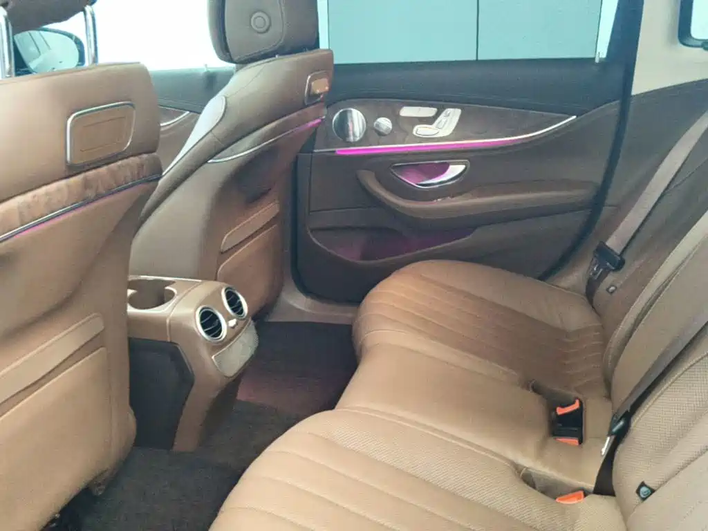 Mercedes-Benz E-Class 2020 — фото 17