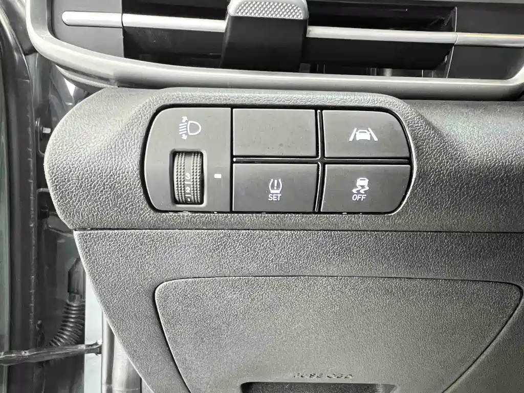 Hyundai Elantra 2023 — фото 12