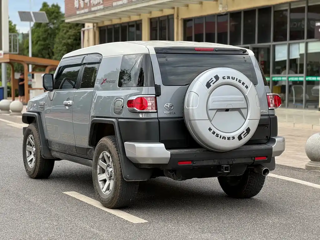 Toyota FJ Cruiser 2024 — фото 6