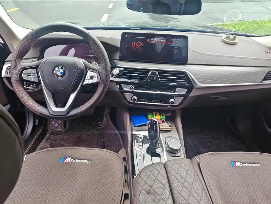 BMW 5 Series 2021 — фото 12
