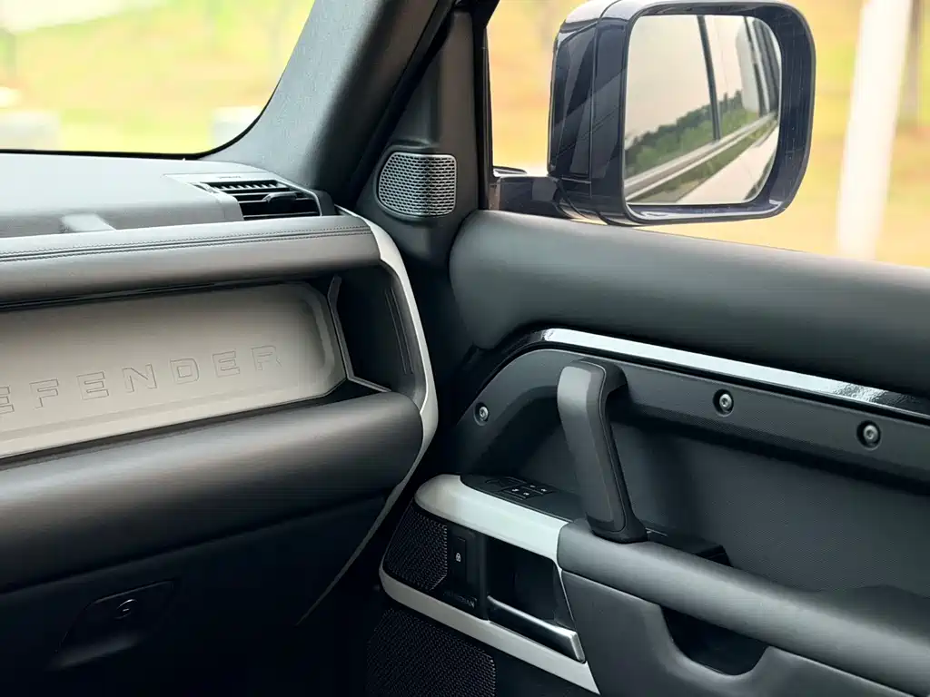 Land Rover Defender 2020 — фото 10