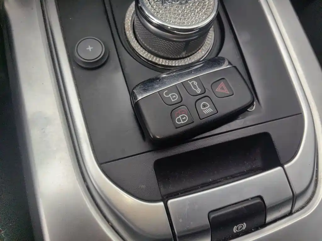 Land Rover Discovery Sport 2016 — фото 12