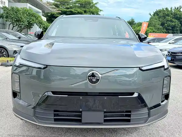Volvo XC70 Plug-In Hybrid 2025