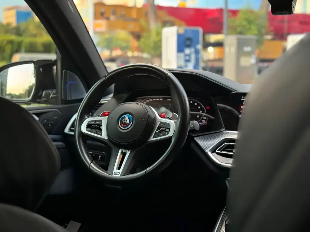 BMW X5 M 2022 — фото 19