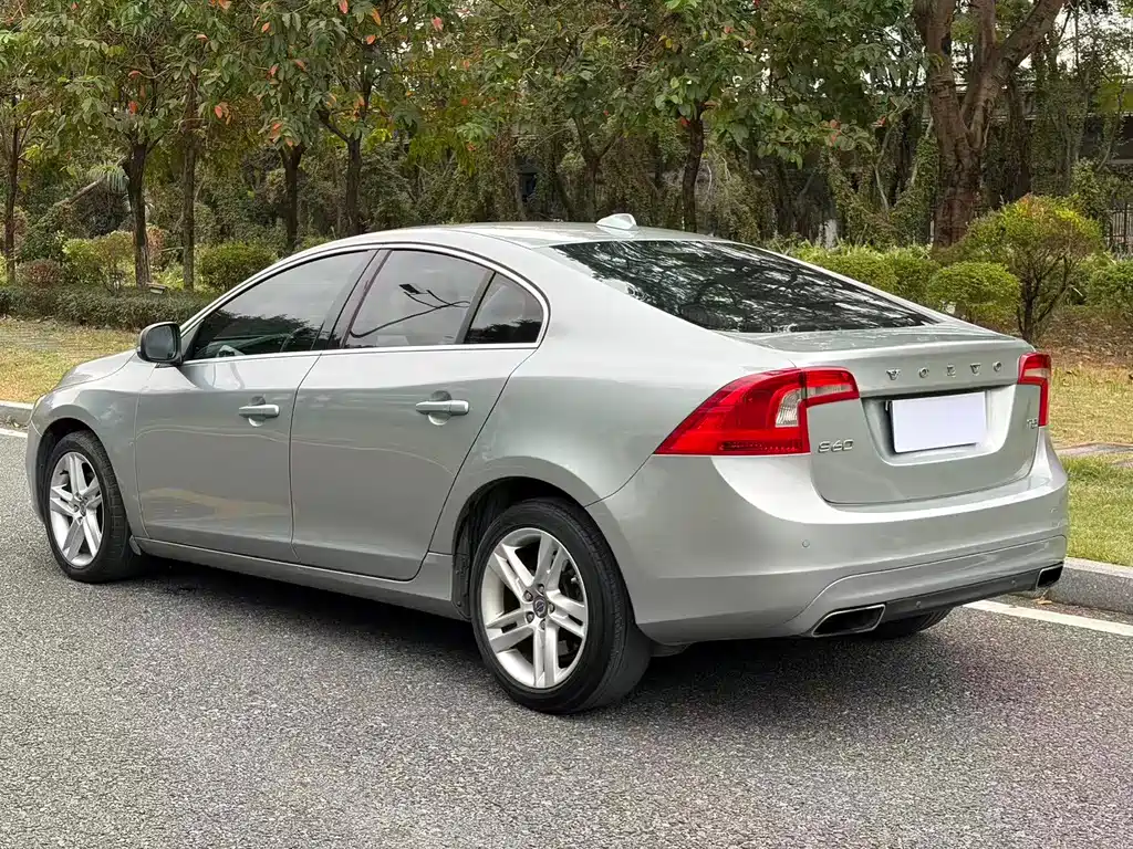 Volvo S60 2014 — фото 4