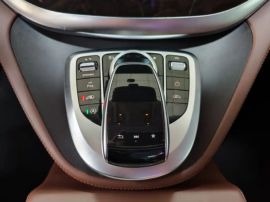 Mercedes-Benz V-Class 2020 — фото 17