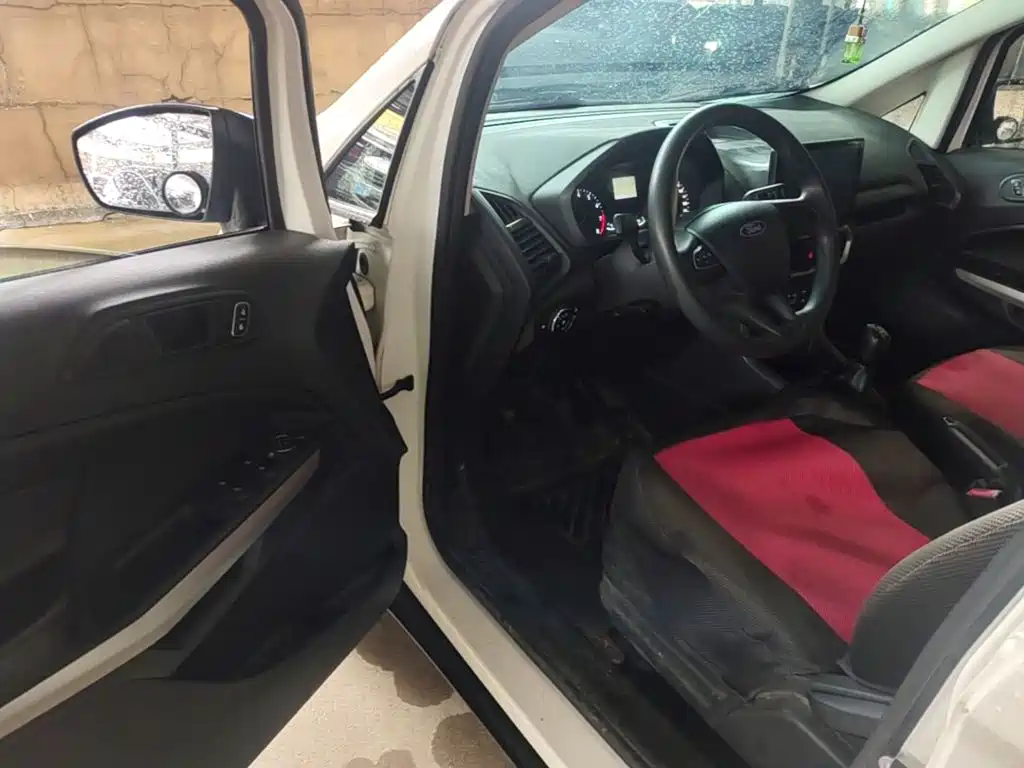 Ford EcoSport 2018 — фото 16