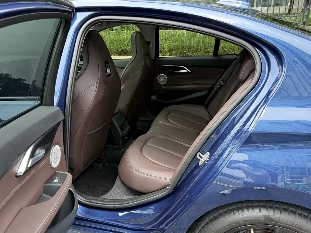 BMW 1 Series 2021 — фото 14