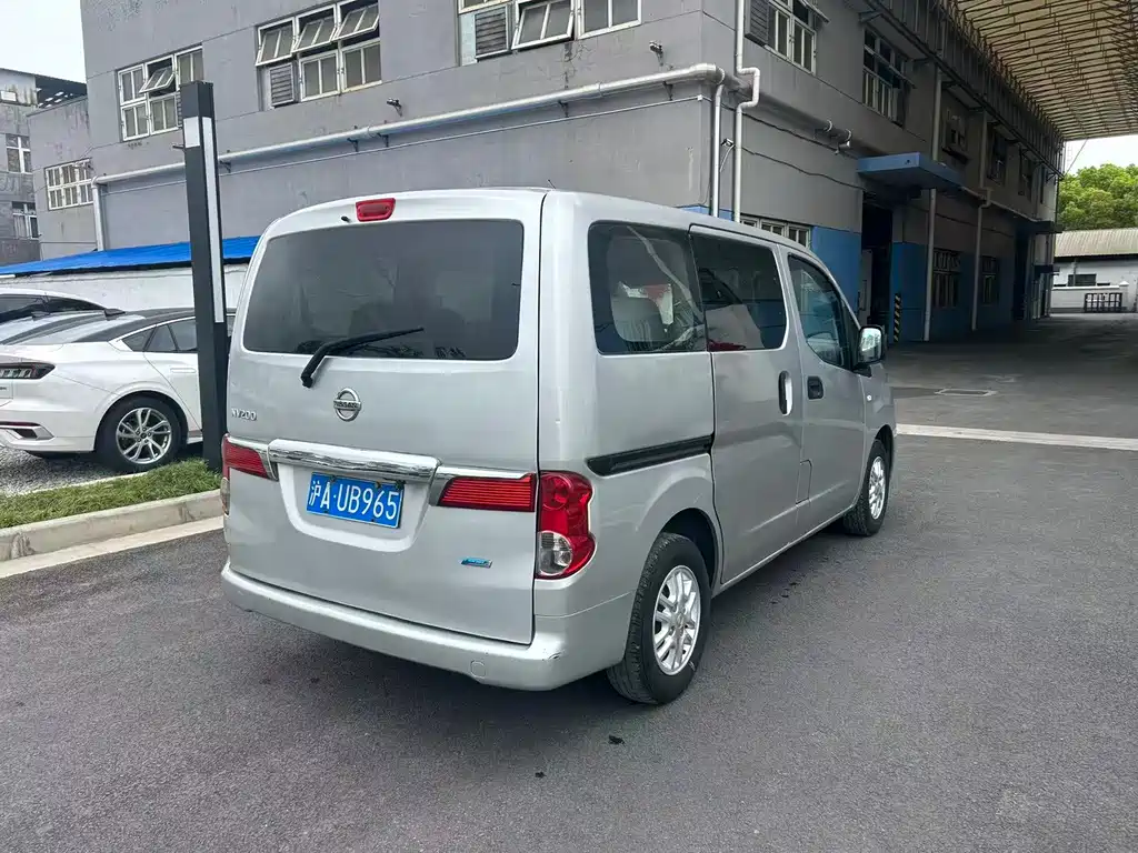 Nissan NV200 2014 — фото 11