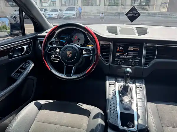 Porsche Macan 2015