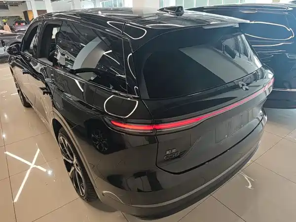 NIO ES8 2023