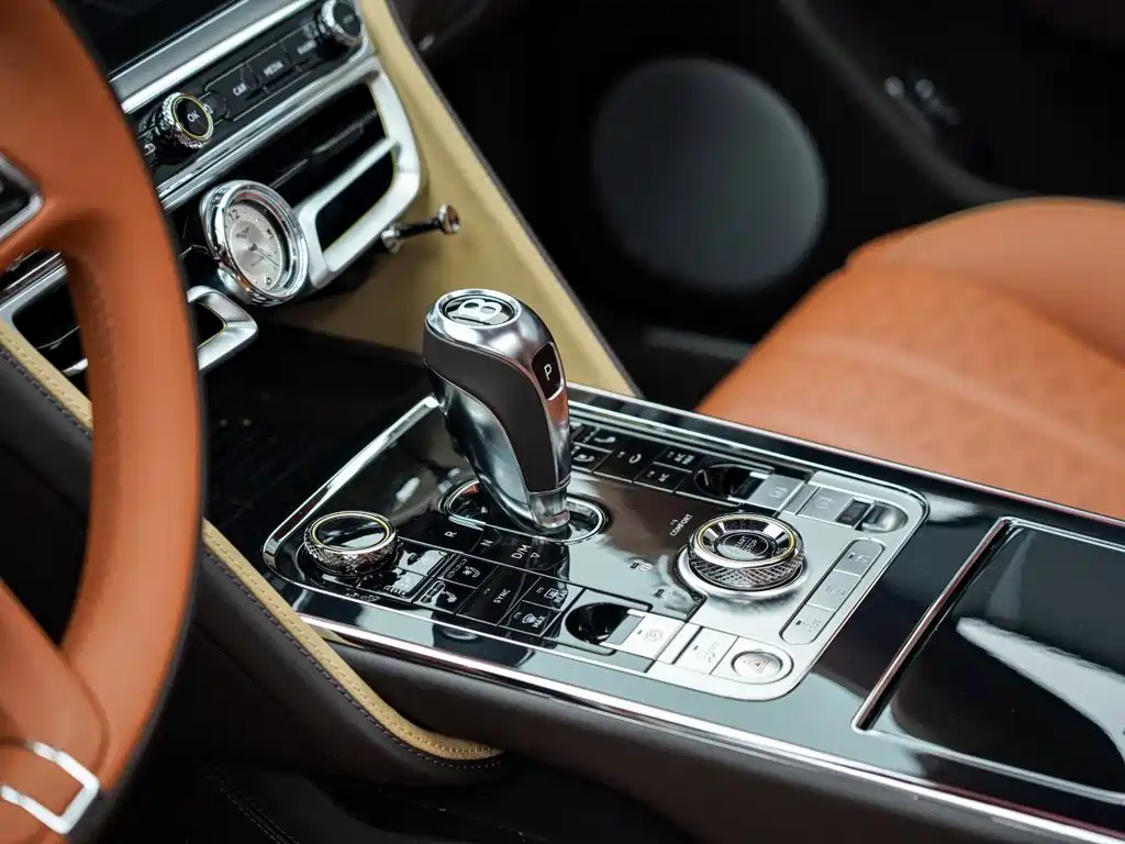Bentley Flying Spur Plug-In Hybrid 2026 — фото 9