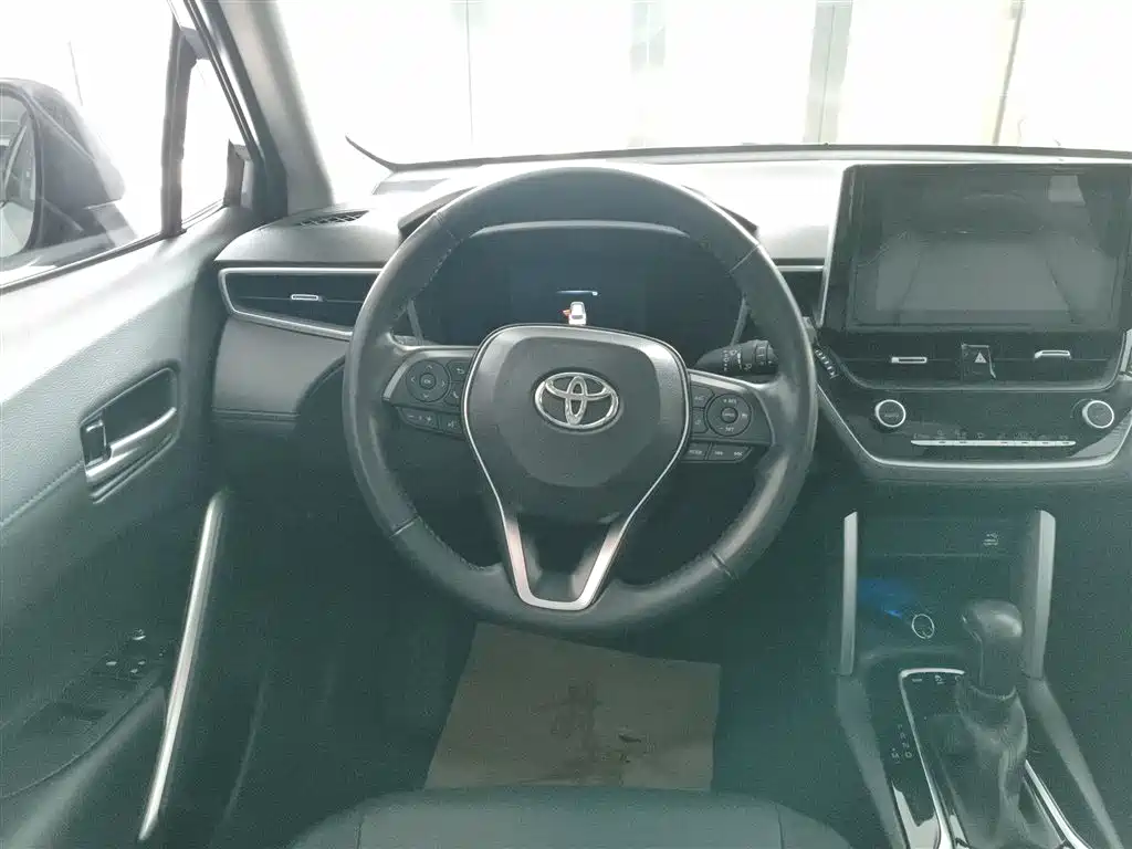 Toyota Corolla Cross 2022 — фото 3