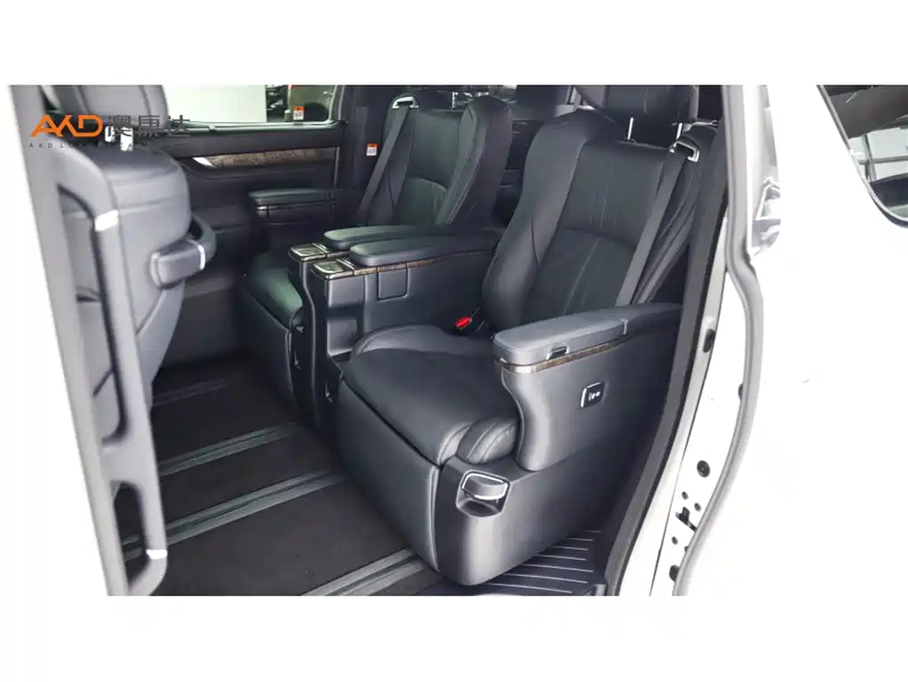 Toyota Alphard 2023 — фото 7