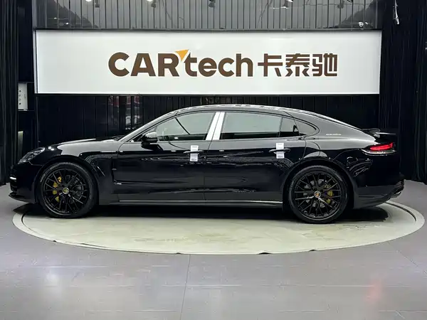 Porsche Panamera 2021