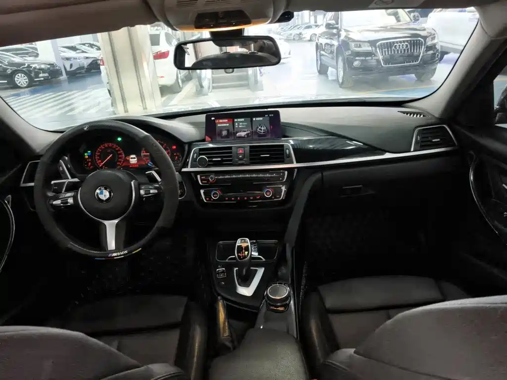 BMW 3 Series 2018 — фото 6