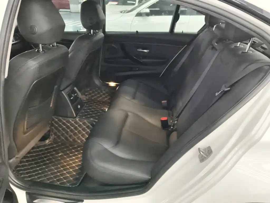 BMW 3 Series 2018 — фото 13