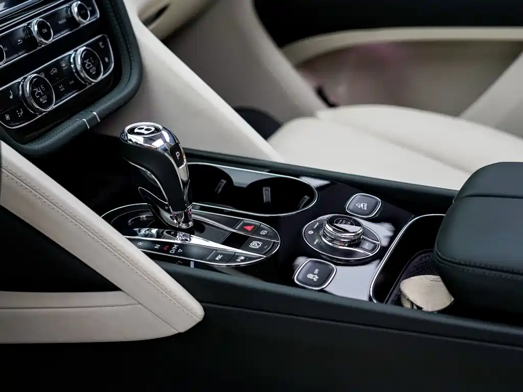 Bentley Bentayga 2022 — фото 12