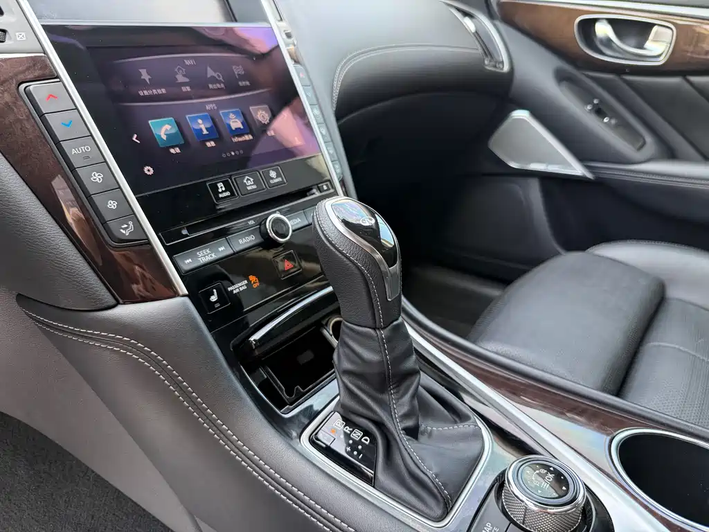 Infiniti Q50L 2018 — фото 13