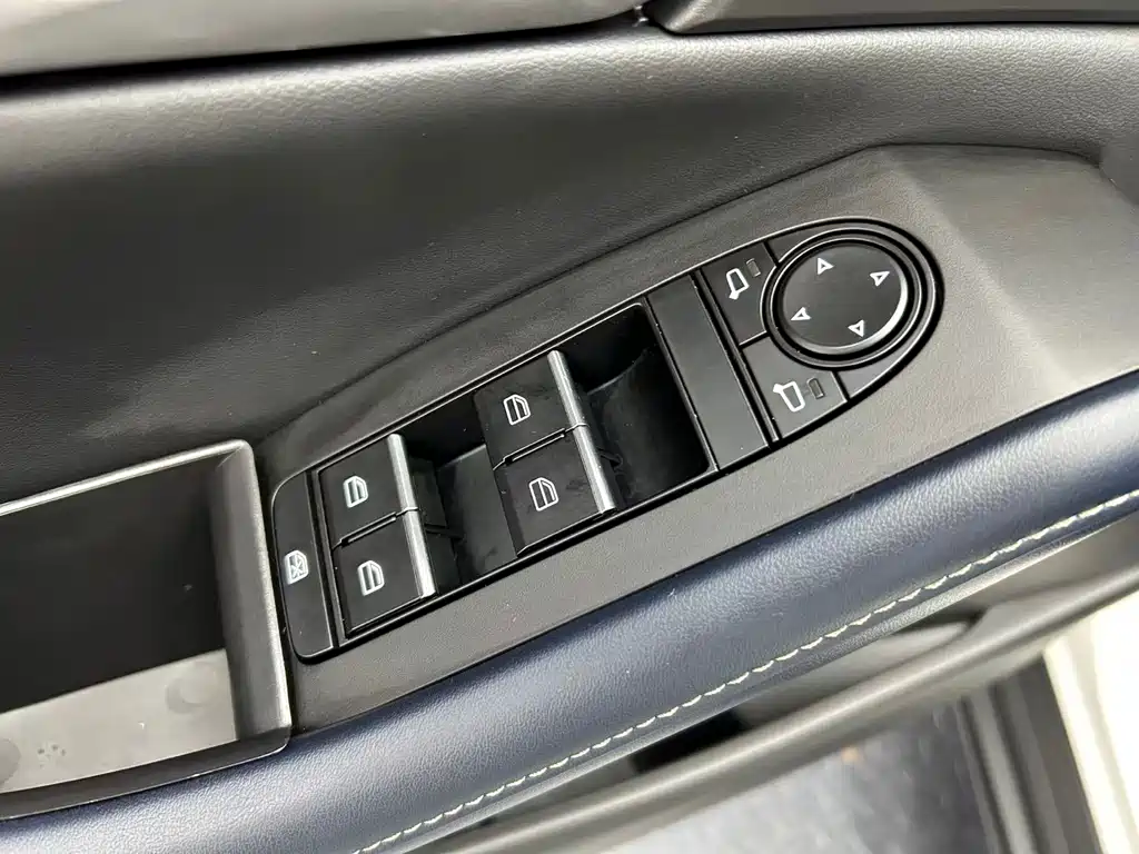 Mazda CX-30 2022 — фото 10