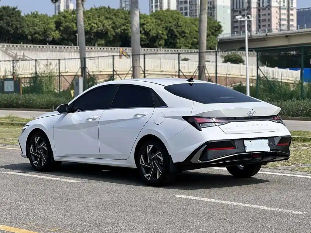Hyundai Elantra 2024