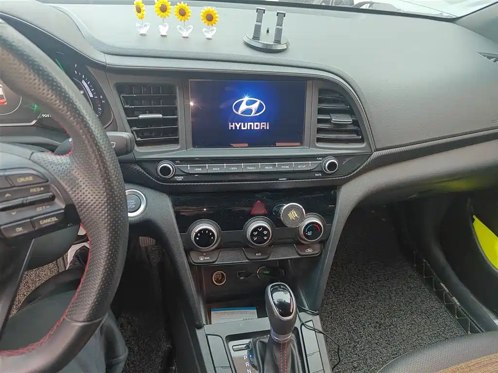 Hyundai Elantra 2019 — фото 6