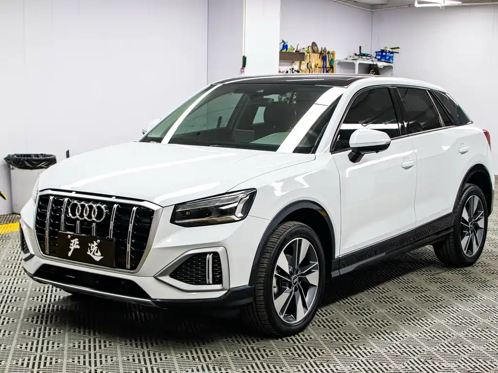 Audi Q2L 2022 — фото 1