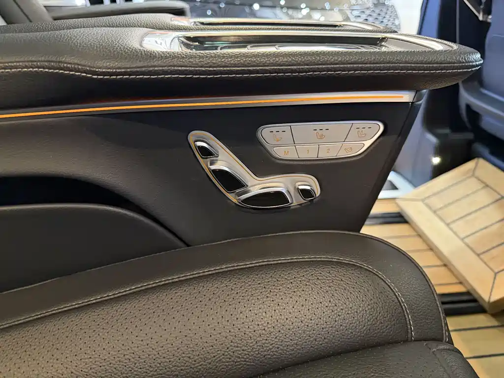 Mercedes-Benz V-Class 2020 — фото 12