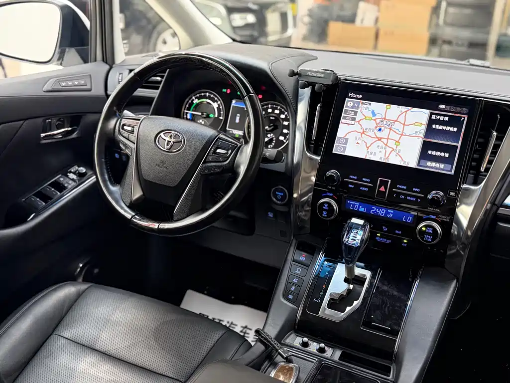 Toyota Vellfire 2022 — фото 13