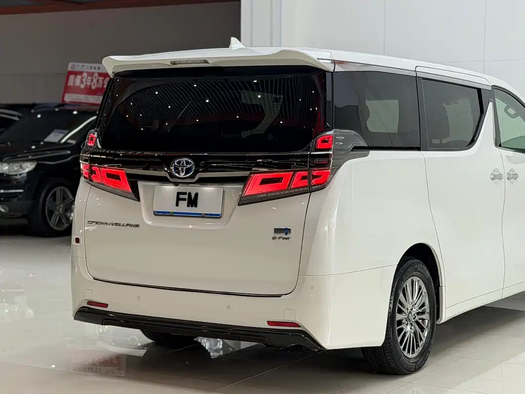 Toyota Vellfire 2022 — фото 19