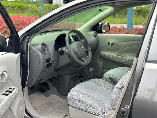 Nissan Sunny 2011