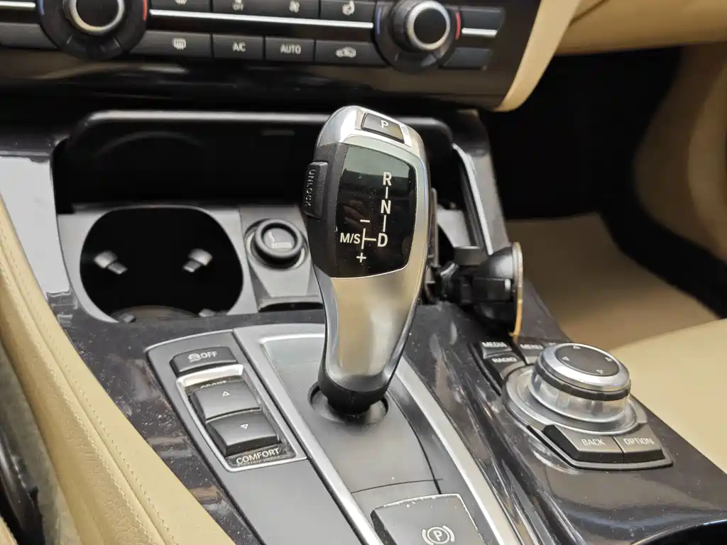 BMW 5 Series 2014 — фото 18