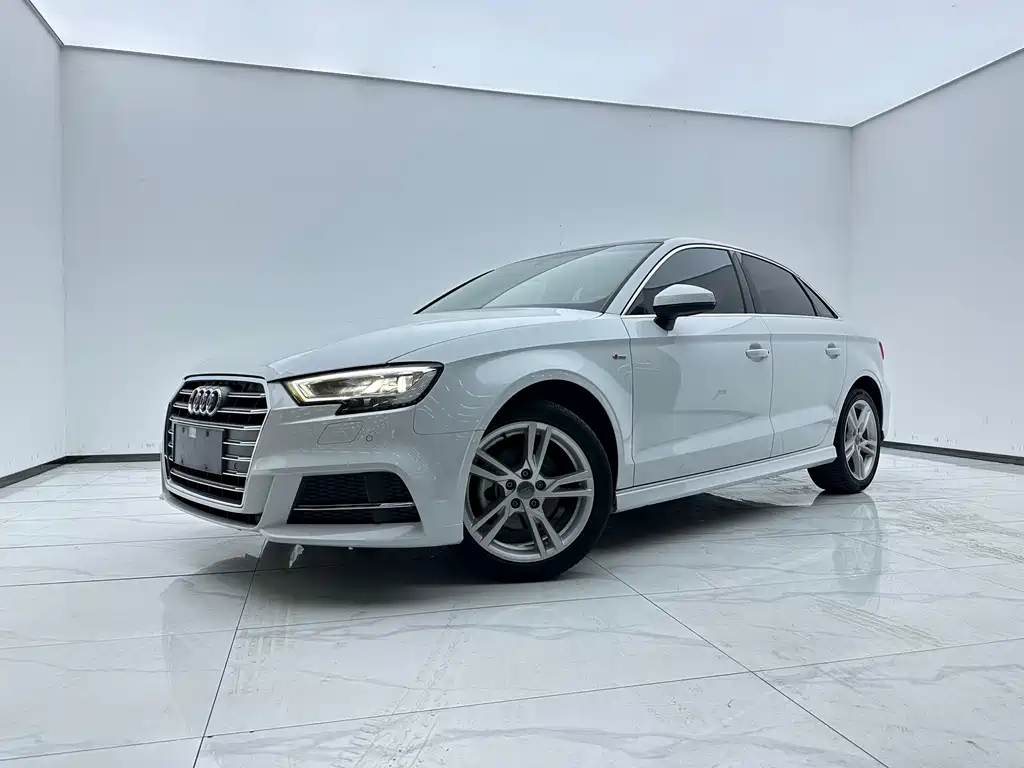 Audi A3 2020 — фото 1